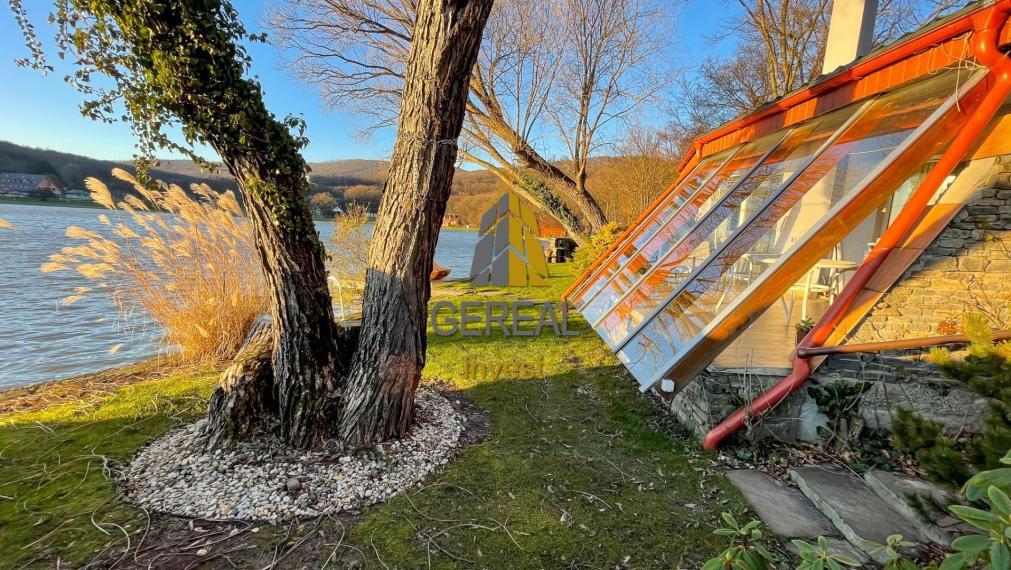 VINNÉ JAZERO - krásna chata pri vode PREDANÉ