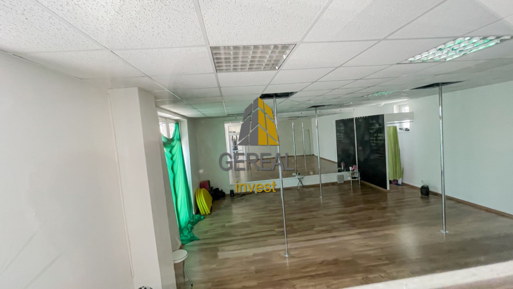 MICHALOVCE - na predaj obchodná nehnuteľnosť v centre