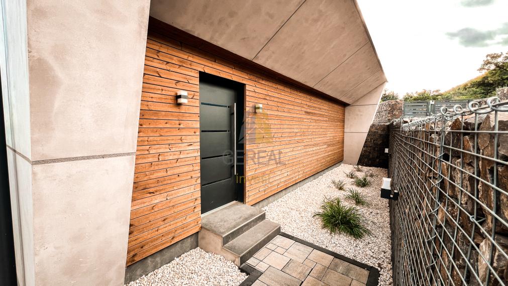 Luxusný Bungalov na brehu ZEMPLÍNSKEJ ŠÍRAVY | OCENENÝ TITULOM STAVBA ROKA! | Realitná kancelária Bývajte s Nami