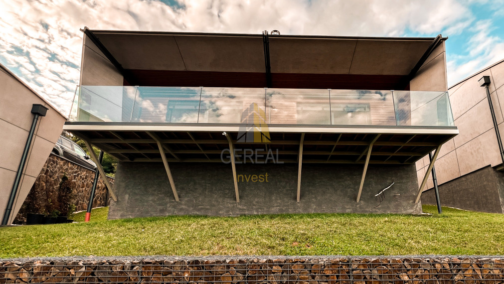 Luxusný Bungalov na brehu ZEMPLÍNSKEJ ŠÍRAVY | OCENENÝ TITULOM STAVBA ROKA! | Realitná kancelária Bývajte s Nami