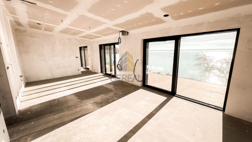 PREDANÝ luxusný dom so súkromnou plážou | ZEMPLÍNSKA ŠÍRAVA | Realitná kancelária Bývajte s NAMI