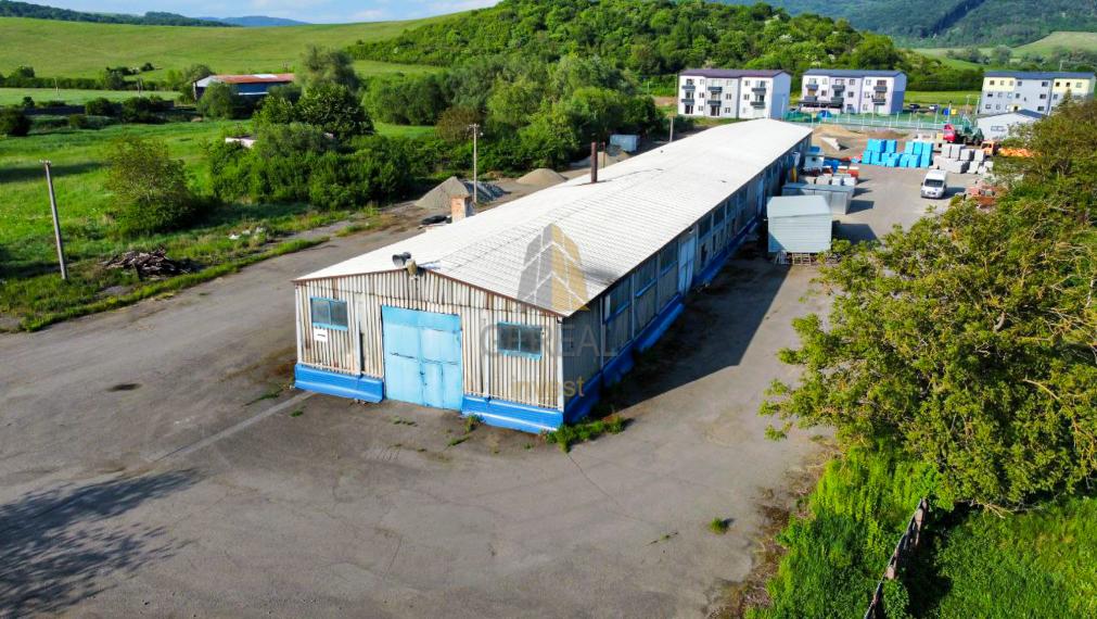 STRATEGICKY UMIESTNENÁ SKLADOVÁ HALA na prenájom! | MALÁ DOMAŠA | Realitná kancelária Bývajte s Nami