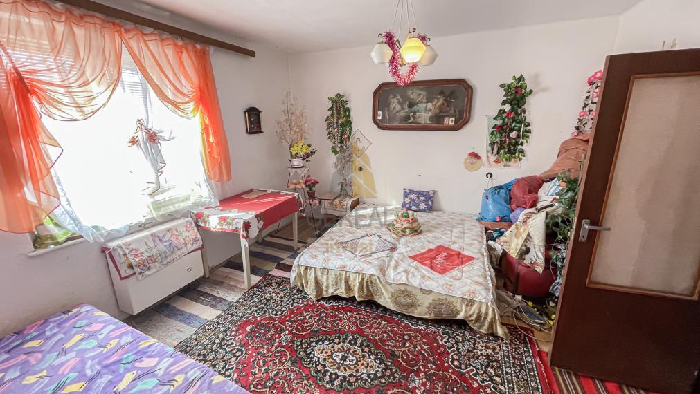 Na predaj | RODINNÝ DOM S VEĽKÝM POTENCIÁLOM V POKOJNEJ OBCI | BUNKOVCE | Realitná kancelária Bývajte s Nami!