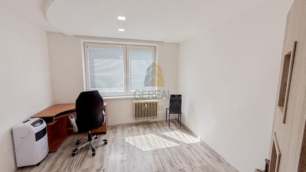 REZERVOVANÝ | Priestranný 4-izbový byt v srdci Michaloviec s výbornou polohou | Realitná kancelária Bývajte s NAMI!