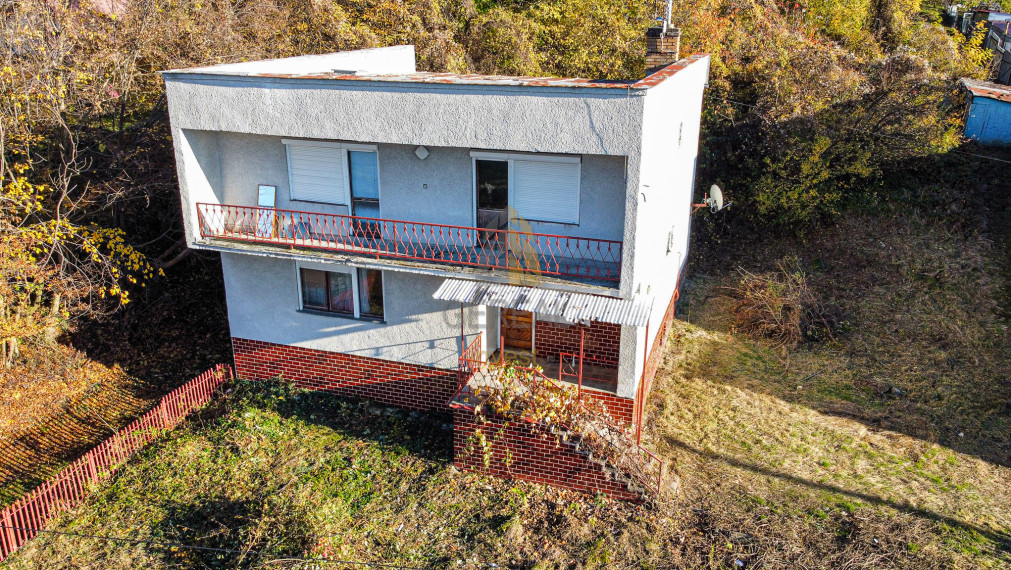 Priestranný Rodinný Dom na Predaj v Obľúbenej Obci Staré | Realitná kancelária Bývajte s Nami!