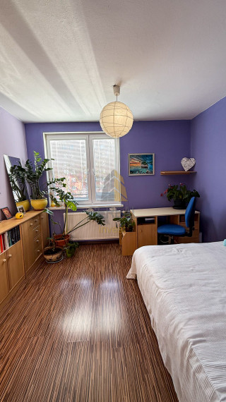 NA PREDAJ | Priestorný 4-izbový byt s loggiou a dvoma WC v top lokalite Michaloviec | Realitná kancelária Bývajte s Nami