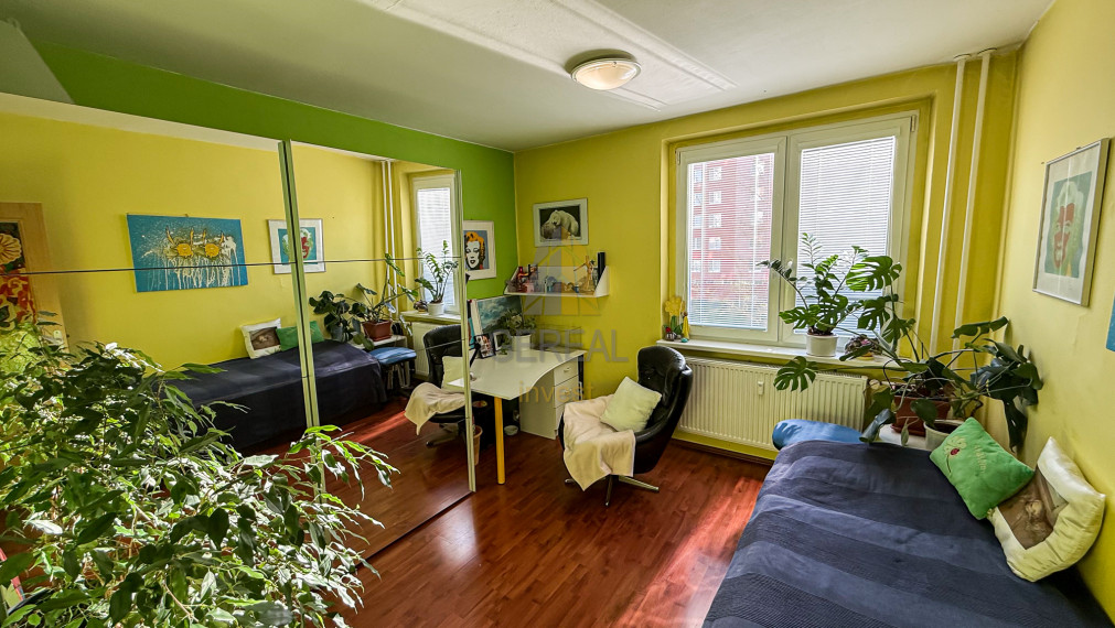 NA PREDAJ | Priestorný 4-izbový byt s loggiou a dvoma WC v top lokalite Michaloviec | Realitná kancelária Bývajte s Nami