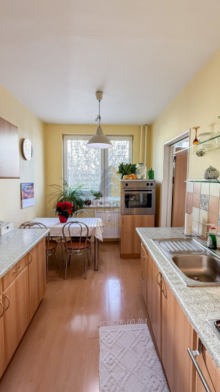 NA PREDAJ | Priestorný 4-izbový byt s loggiou a dvoma WC v top lokalite Michaloviec | Realitná kancelária Bývajte s Nami