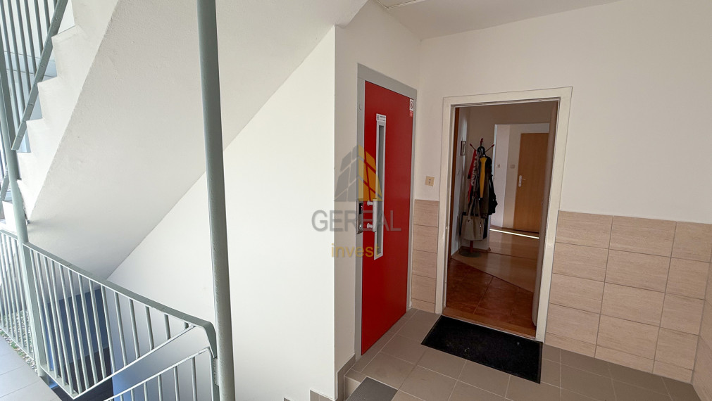 NA PREDAJ | Priestorný 4-izbový byt s loggiou a dvoma WC v top lokalite Michaloviec | Realitná kancelária Bývajte s Nami