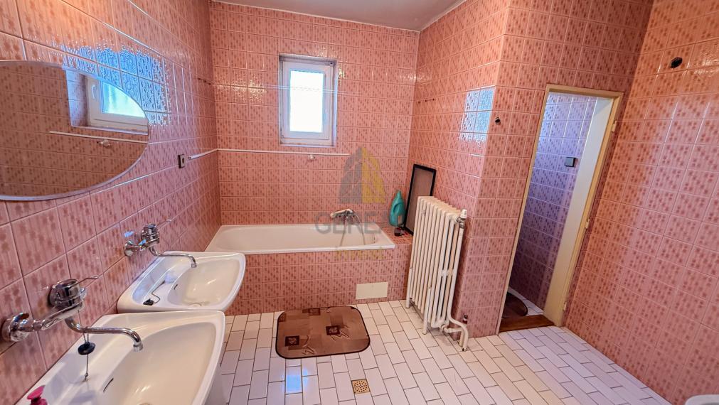 EXKLUZÍVNE |  Priestranný rodinný dom s veľkorysým pozemkom v Michalovciach | Bývajte s Nami