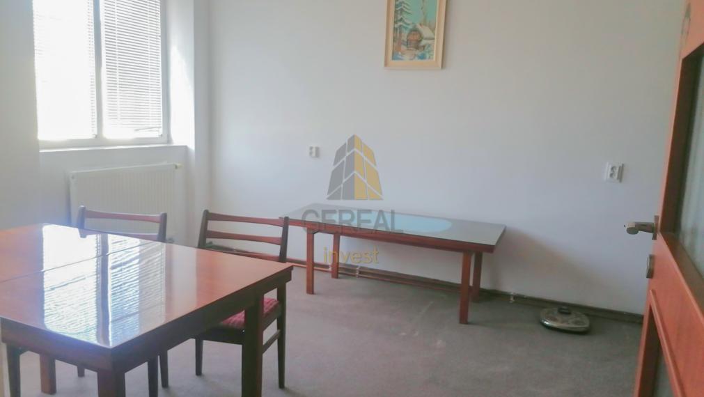 EXKLUZÍVNE: Priestranný 3-izbový byt v srdci Michaloviec na prenájom