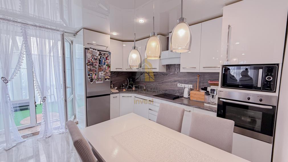 Kompletne zrekonštruovaný rodinný dom s podnikateľským objektom v obci Hraň | BÝVAJTE s nami