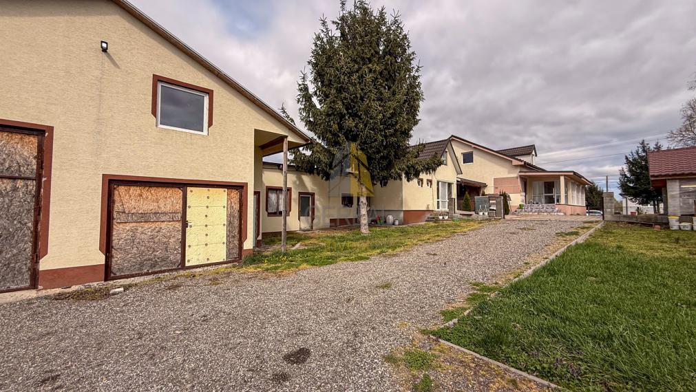 Kompletne zrekonštruovaný rodinný dom s podnikateľským objektom v obci Hraň | BÝVAJTE s nami