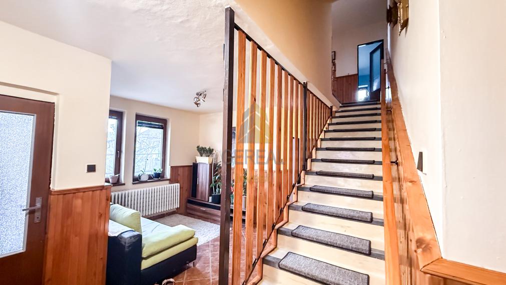 Predaj | Priestranný rodinný dom v obci Hraň | BÝVAJTE s nami