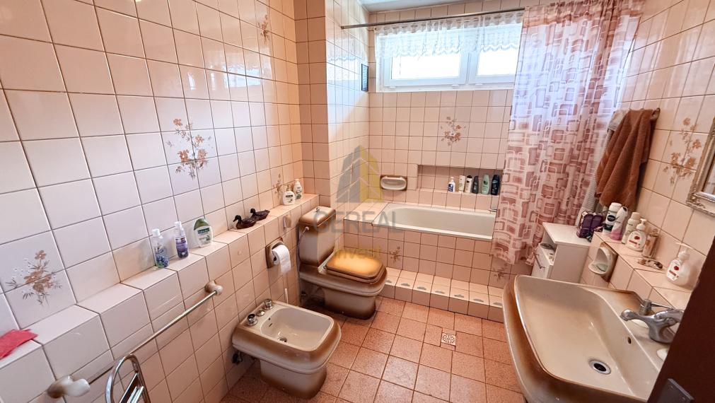 Predaj | Priestranný rodinný dom s terasou a garážou | Nižný Hrabovec | BÝVAJTE s nami