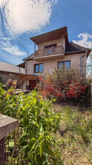 ZNÍŽENÁ CENA | SEČOVCE | 5 izbový rodinný dom | aj na Hypoúver | Realitná kancelária Bývajte s Nami