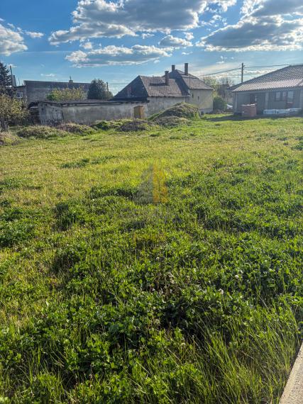 Predaj slnečného stavebného pozemku v tichej lokalite | Plechotice | B7VAJTE s nami