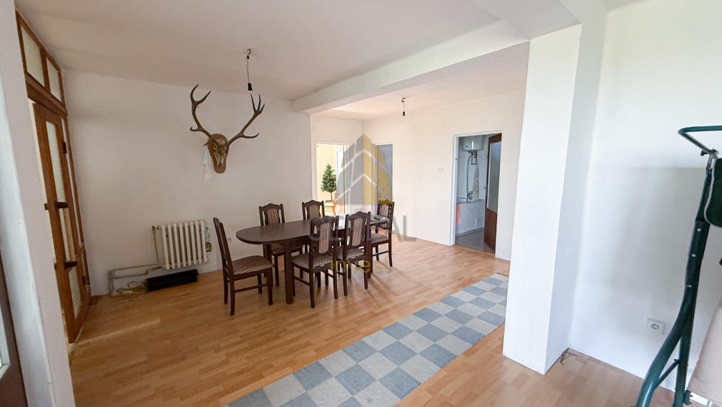 PREDAJ | Priestranný 6-izbový rodinný dom na rozsiahlom pozemku v obci Veľaty | Bývajte s nami