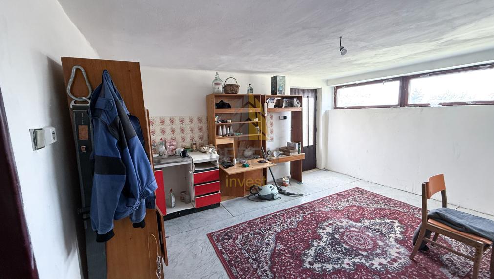 PREDAJ | Priestranný 6-izbový rodinný dom na rozsiahlom pozemku v obci Veľaty | Bývajte s nami