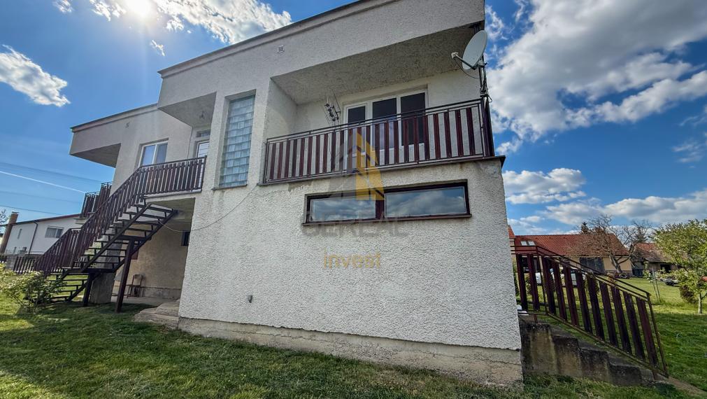 PREDAJ | Priestranný 6-izbový rodinný dom na rozsiahlom pozemku v obci Veľaty | Bývajte s nami