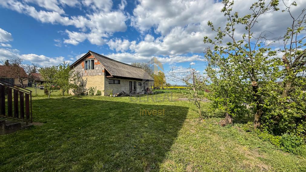 PREDAJ | Priestranný 6-izbový rodinný dom na rozsiahlom pozemku v obci Veľaty | Bývajte s nami