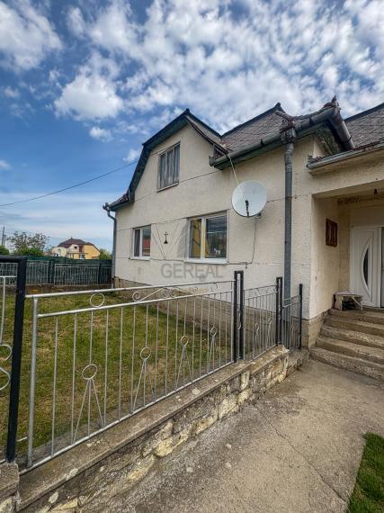 Na predaj | Priestranný rodinný dom s veľkým pozemkom v obci Hrčeľ | BÝVAJTE s nami