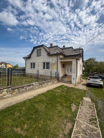 Na predaj | Priestranný rodinný dom s veľkým pozemkom v obci Hrčeľ | BÝVAJTE s nami