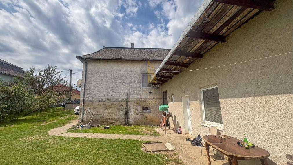 Na predaj | Priestranný rodinný dom s veľkým pozemkom v obci Hrčeľ | BÝVAJTE s nami