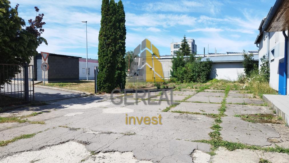 NA PRENÁJOM, spevnená plocha a nádvorie 2200 m2