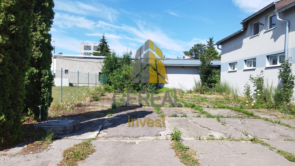 NA PRENÁJOM, spevnená plocha a nádvorie 2200 m2