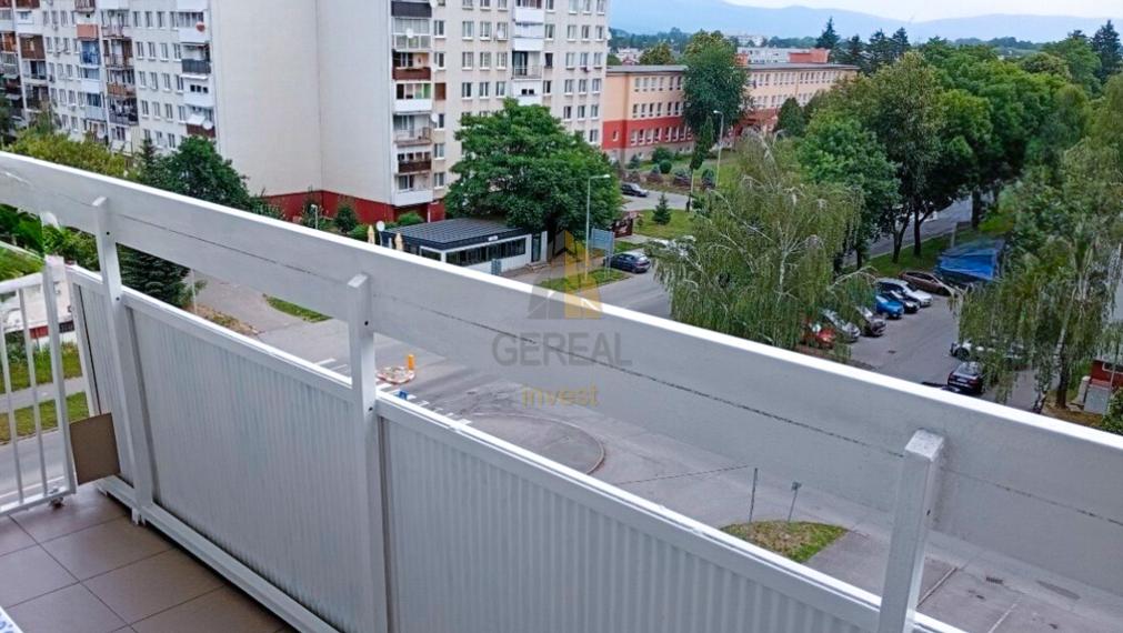 Svetlý 3-izbový byt s veľkým balkónom vo vyhľadávanej lokalite mesta Michalovce