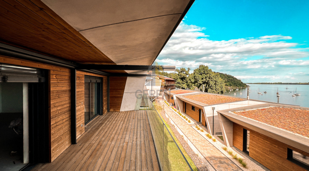 Luxusný Bungalov na brehu ZEMPLÍNSKEJ ŠÍRAVY | OCENENÝ TITULOM STAVBA ROKA! | Realitná kancelária Bývajte s Nami