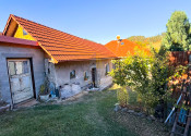 Rodinný dom s rozsiahlym pozemkom v obci Klenov - fotografia 13