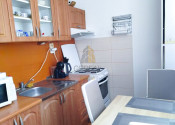 Priestranný a slnečný 1-izbový byt s balkónom vo Veľkých Kapušanoch - fotografia 3