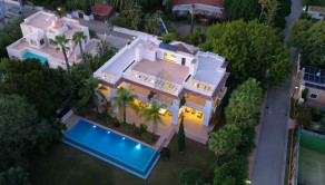 Exkluzívny predaj luxusnej vily v prestížnej lokalite Guadalmina, Španielsko - fotografia 2