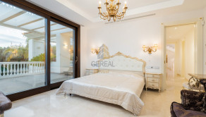 Exkluzívny predaj luxusnej vily v prestížnej lokalite Guadalmina, Španielsko - fotografia 6