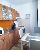 Priestranný a slnečný 1-izbový byt s balkónom vo Veľkých Kapušanoch - fotografia 3