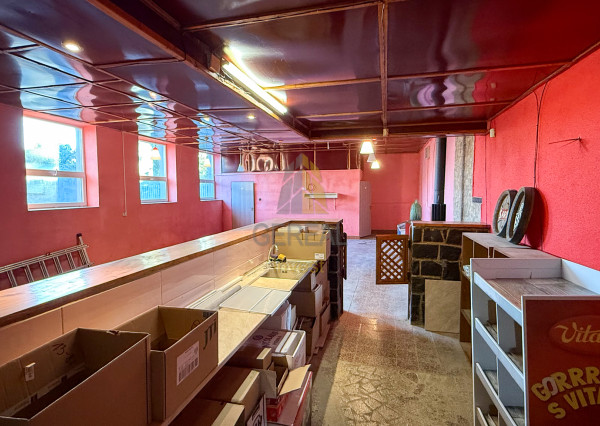 Polyfunkčný objekt s veľkým potenciálom na predaj | Lastomír, len pár minút od Michaloviec | Realitná kancelária Bývajte s NAMI