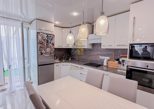 Kompletne zrekonštruovaný rodinný dom s podnikateľským objektom v obci Hraň | BÝVAJTE s nami