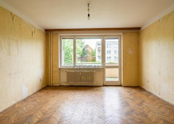 PREDAJ | Priestranný 3-izbový byt s balkónom a predzáhradkou | Somotor | BÝVAJTE s nami