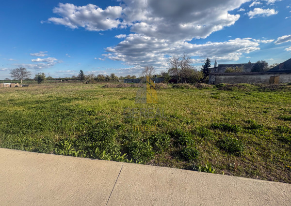 Predaj slnečného stavebného pozemku v tichej lokalite | Plechotice | B7VAJTE s nami