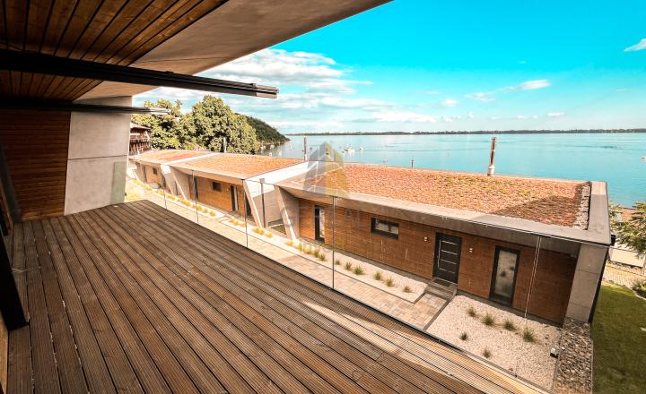 Luxusný Bungalov na brehu ZEMPLÍNSKEJ ŠÍRAVY | OCENENÝ TITULOM STAVBA ROKA! | Realitná kancelária Bývajte s Nami - fotografia 7