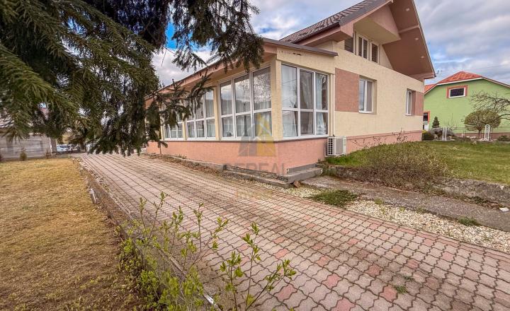 Kompletne zrekonštruovaný rodinný dom s podnikateľským objektom v obci Hraň | BÝVAJTE s nami - fotografia 15