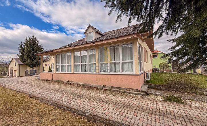 Kompletne zrekonštruovaný rodinný dom s podnikateľským objektom v obci Hraň | BÝVAJTE s nami - fotografia 14