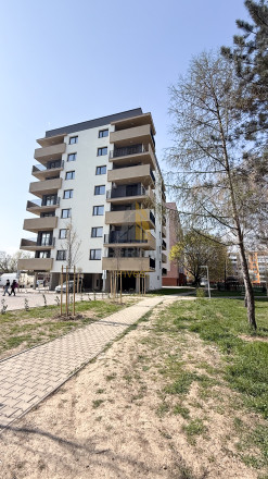 Exkluzívna ponuka | Štýlový penthouse s panoramatickým výhľadom v Michalovciach | BÝVAJTE s nami - fotografia 12