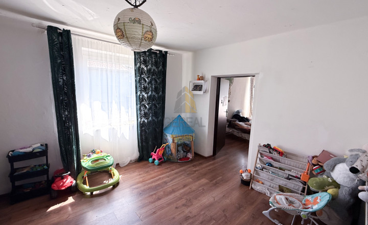 Čiastočne zrekonštruovaný rodinný dom s veľkým pozemkom v obci Vojčice - fotografia 4