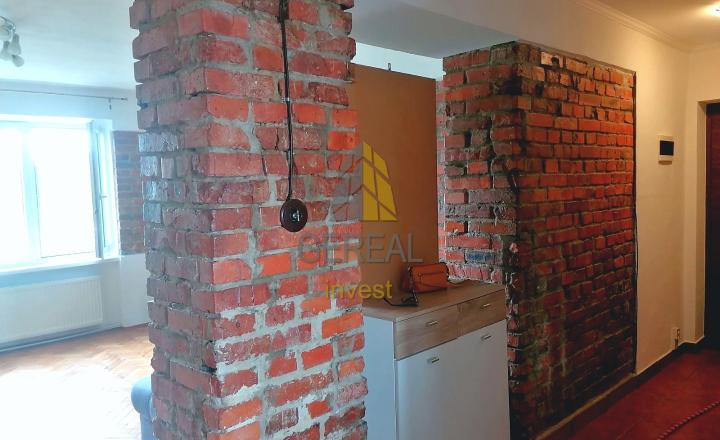 ATYPICKÝ 2-IZBOVÝ BYT S CHARAKTEROM A VÝBORNOU POLOHOU | Michalovce - fotografia 1