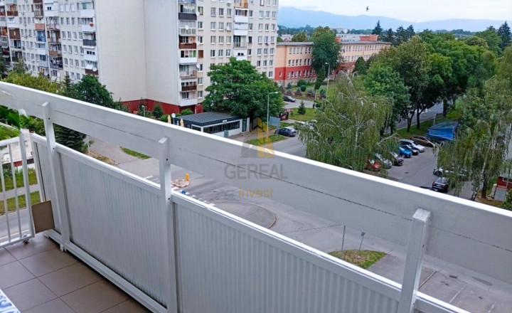 Svetlý 3-izbový byt s veľkým balkónom vo vyhľadávanej lokalite mesta Michalovce - fotografia 7