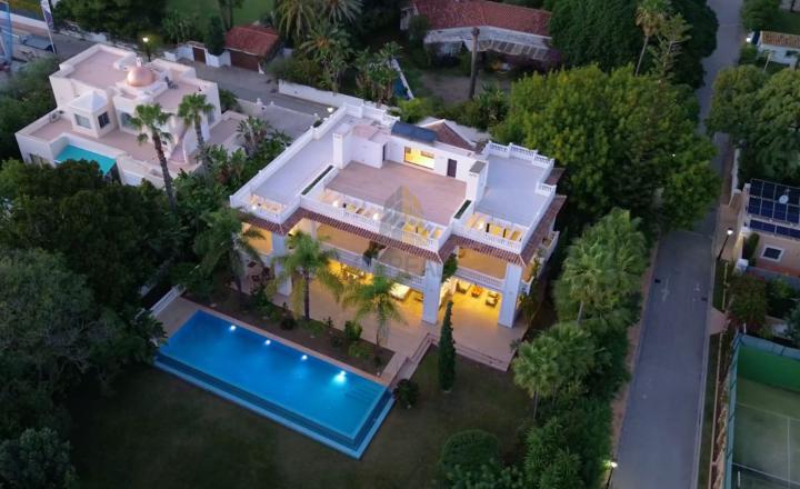 Exkluzívny predaj luxusnej vily v prestížnej lokalite Guadalmina, Španielsko - fotografia 1