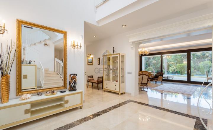 Exkluzívny predaj luxusnej vily v prestížnej lokalite Guadalmina, Španielsko - fotografia 6